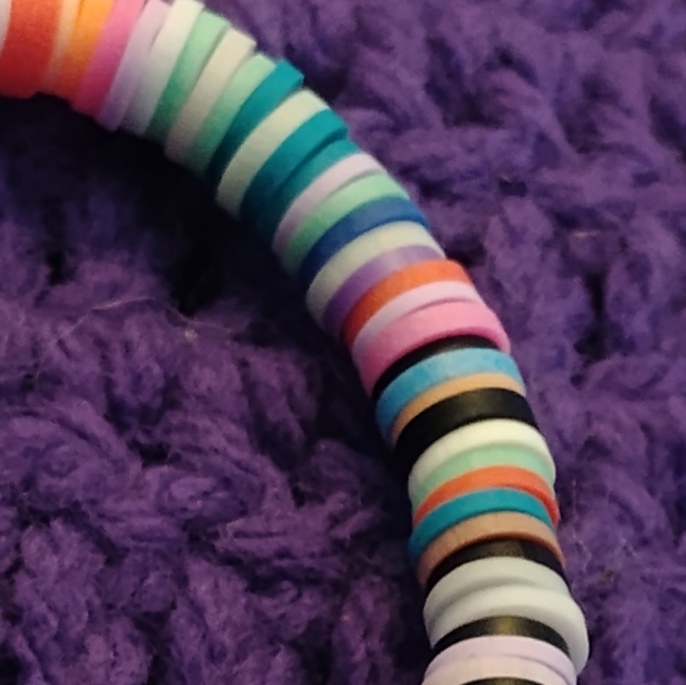 Red and Pink Beaded Jewelry Bracelet - Picture 2 of 5